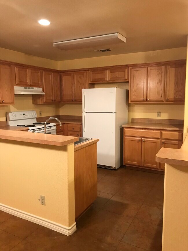 Building Photo - 509 Lone Oak St