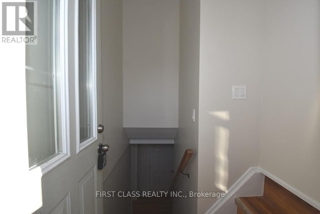 Building Photo - 464 Rosmere St