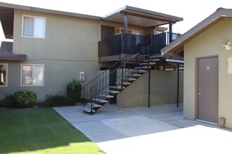 Building Photo - 5913 Nogal Ave