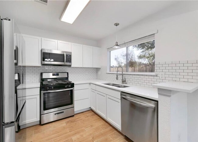 Building Photo - 5931 Kevin Kelly Pl