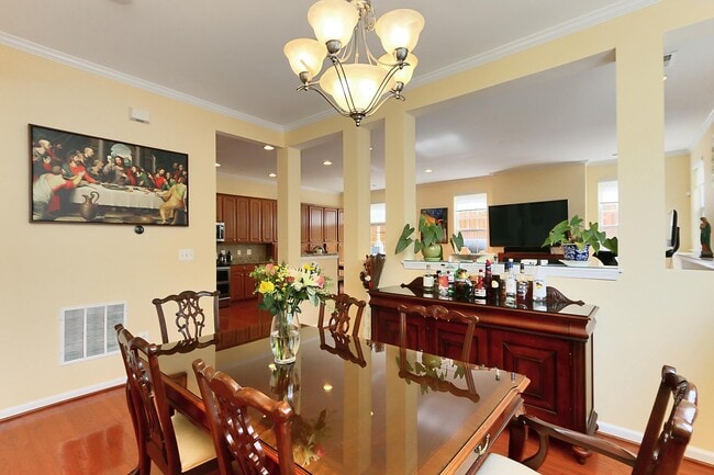 Building Photo - 4715 Manor Dr