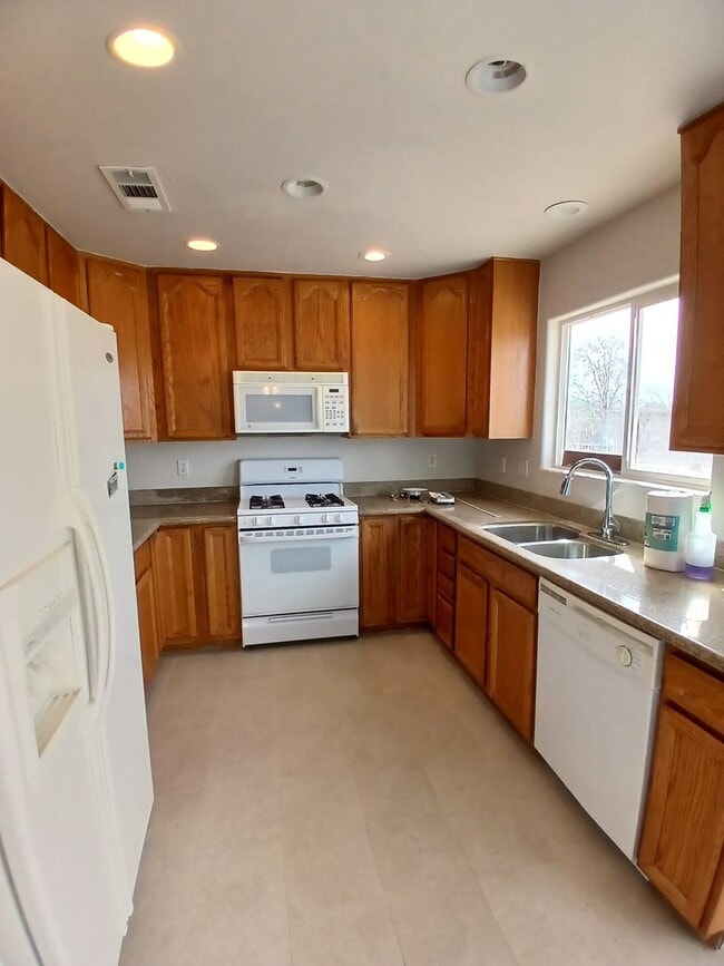 Foto del edificio - Charming 3-Bedroom, 2-Bath Home in Salton City