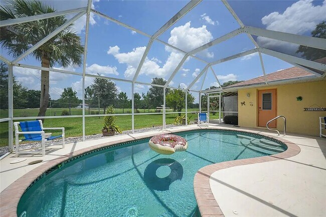 Building Photo - 8038 SW Sunny Oaks Dr