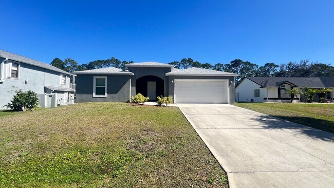 Building Photo - INCREDIBLE, 4 Bedroom, 2 Bathroom Home in ...