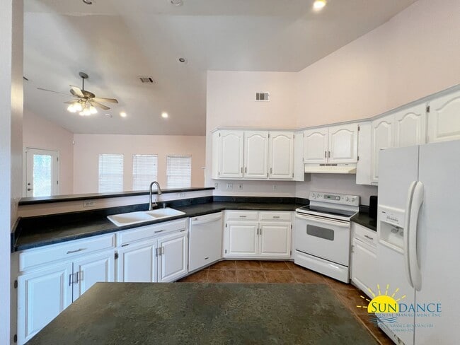 Building Photo - Sophisticated 3 Bedroom Home with Smart Ho...