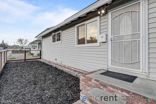 Building Photo - 2 br, 1 bath House - 12 Webster St, Petalu...