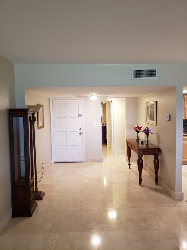 Foyer entrance - 2681 S Course Dr
