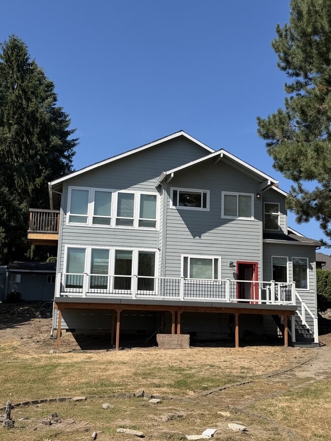 Building Photo - 21508 NE Lachenview Ln