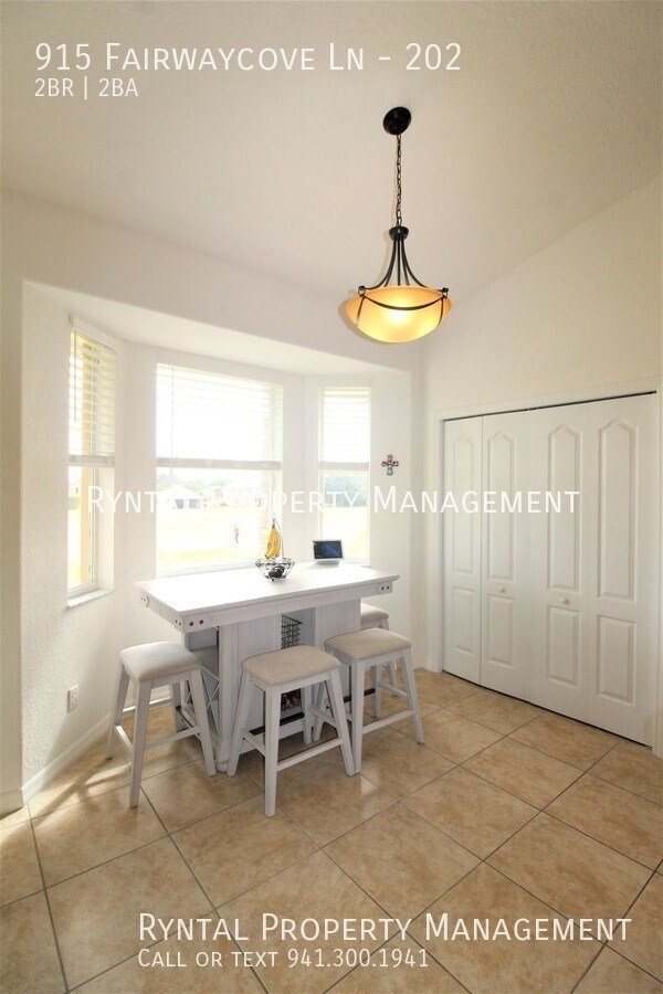 Building Photo - 915 Fairwaycove Ln