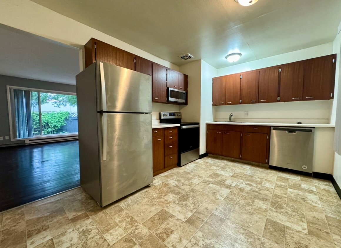 Primary Photo - Reed Neighborhood Gem~ Great Natural Light...