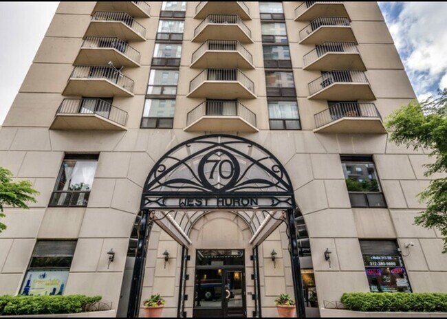 Building entracnce - 70 W Huron St
