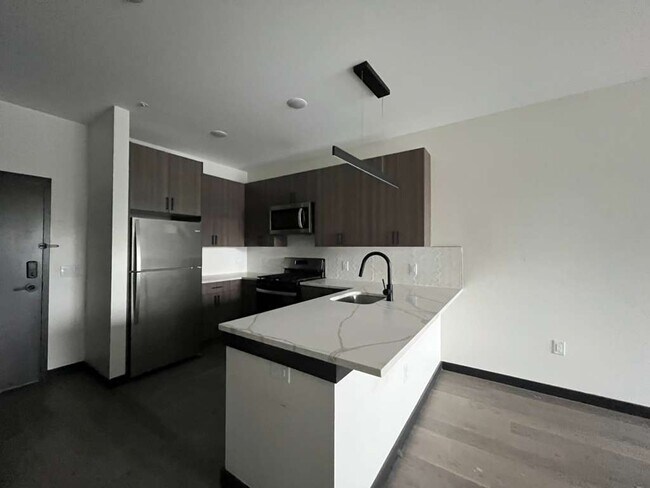 Building Photo - 135 Mallory Ave