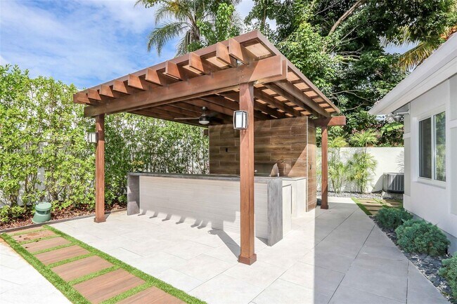 Building Photo - 9475 NW 52nd Doral Ln