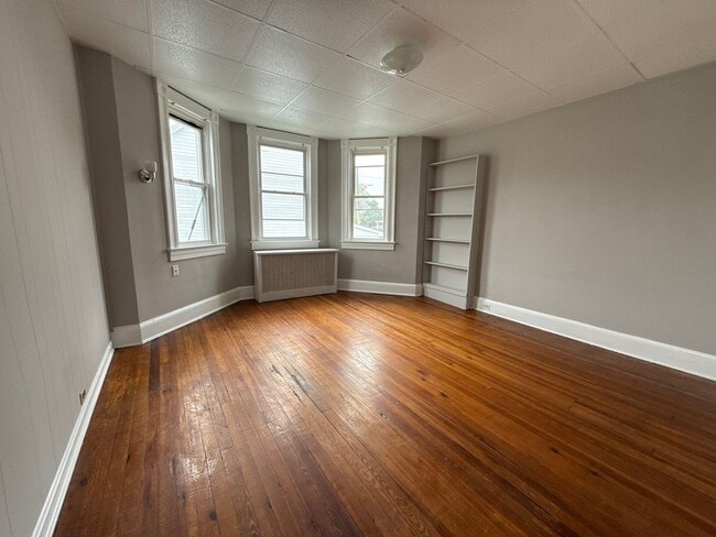 Photo - 2604 Hamilton Ave Apartment