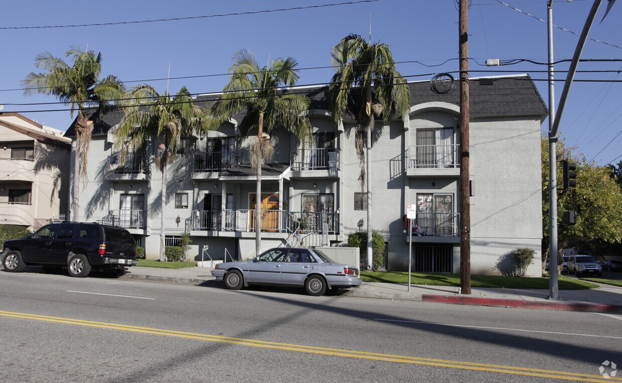 Building Photo - 6202 Fulton Ave