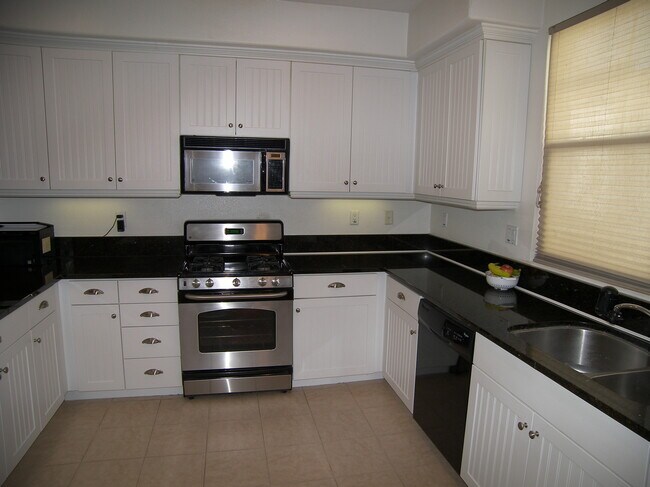 Foto del edificio - 775 Harbor Cliff Way