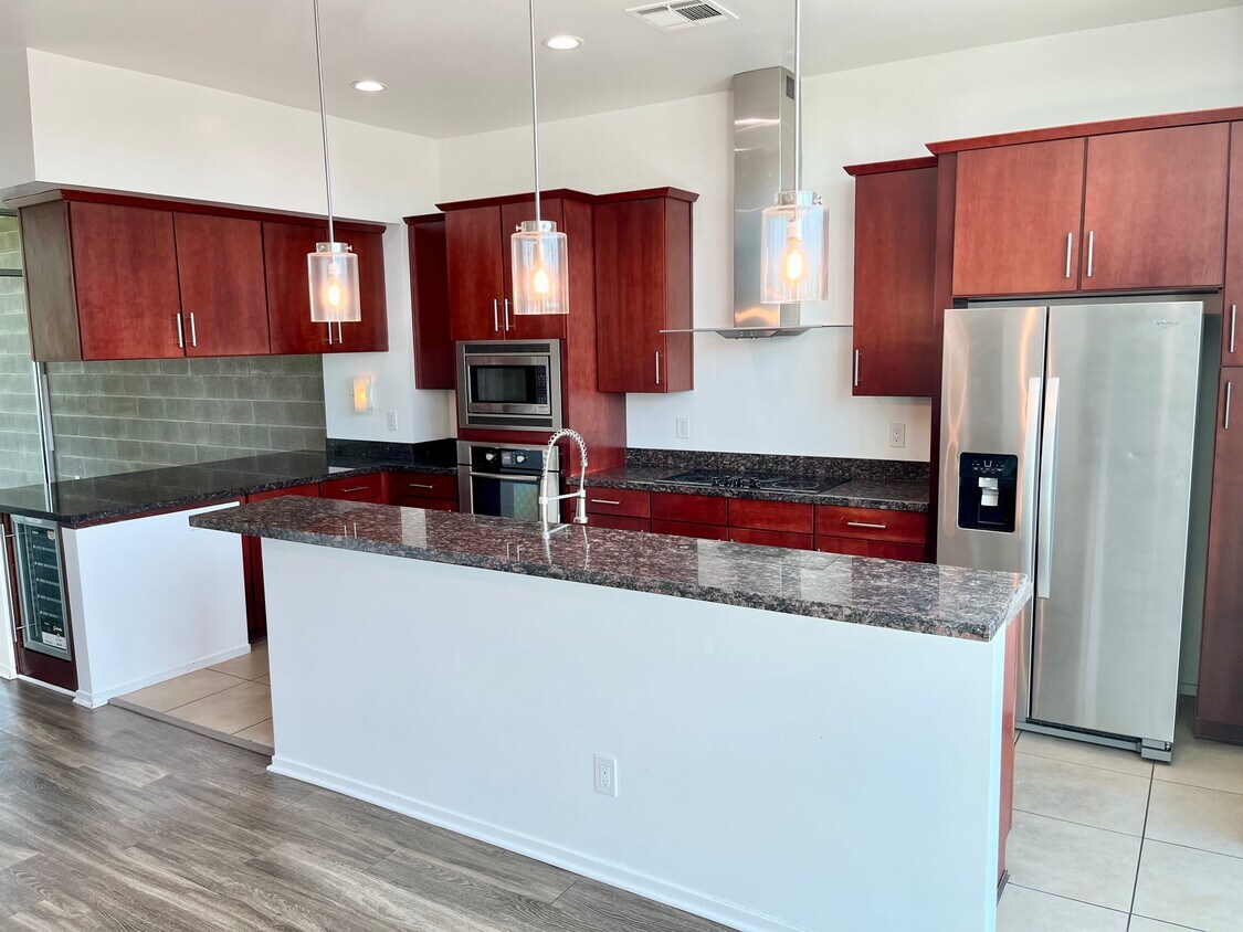 Foto principal - 382 S Farmer Ave