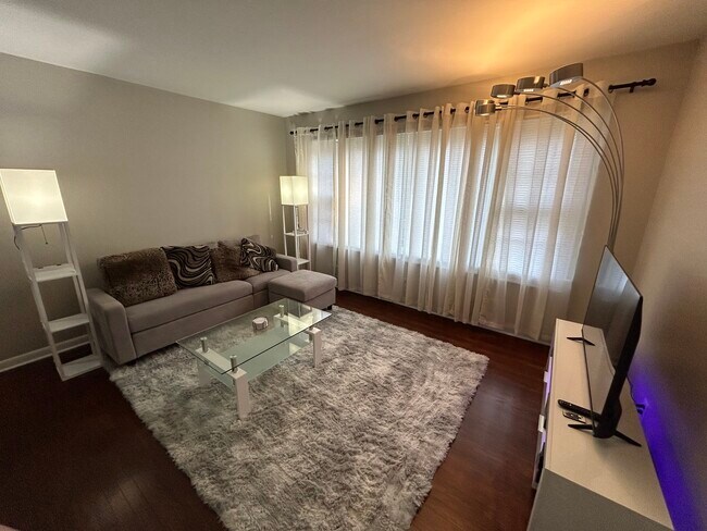 Foto del edificio - 7719 W Villard Ave