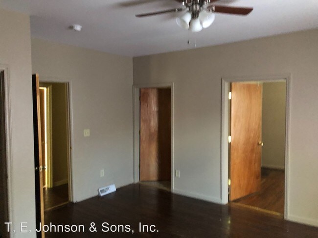 Building Photo - 3 br, 1 bath House - 404 E. Devonshire St