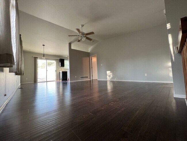 Foto del edificio - Lovely Ranch, Pikes Peak Views from Expans...