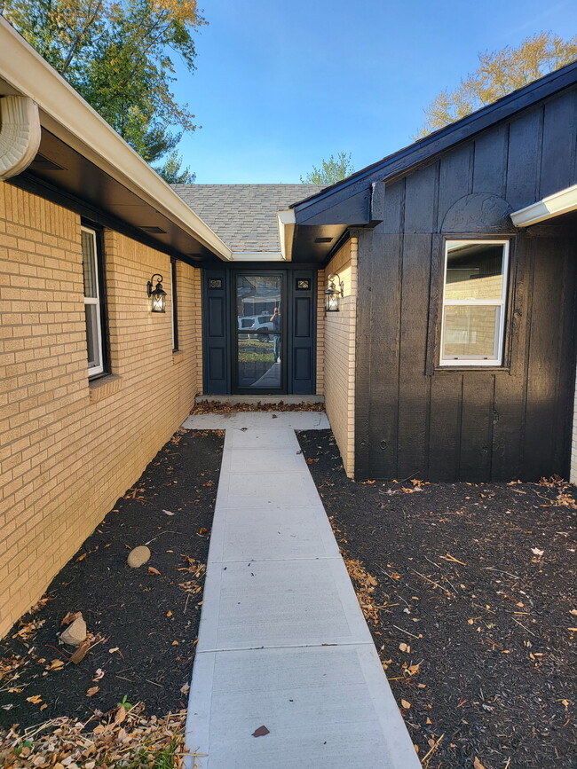 Building Photo - 642 Echo Bend Blvd