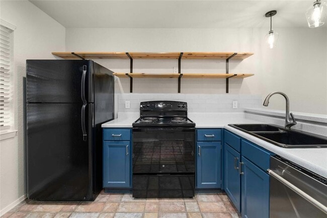 Foto del edificio - 2215 Post Rd