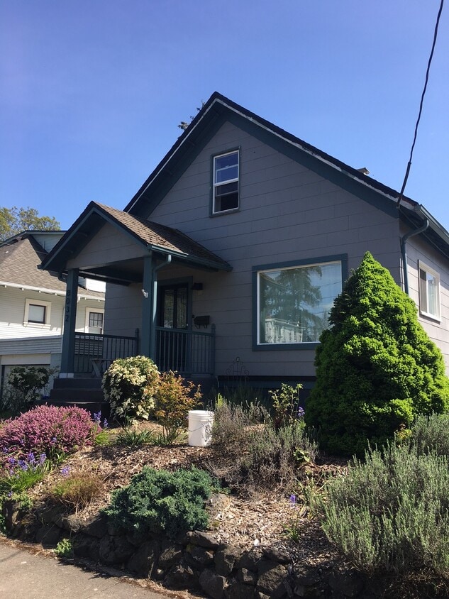 8032 SE Yamhill St, Portland, OR 97215 House Rental in Portland, OR