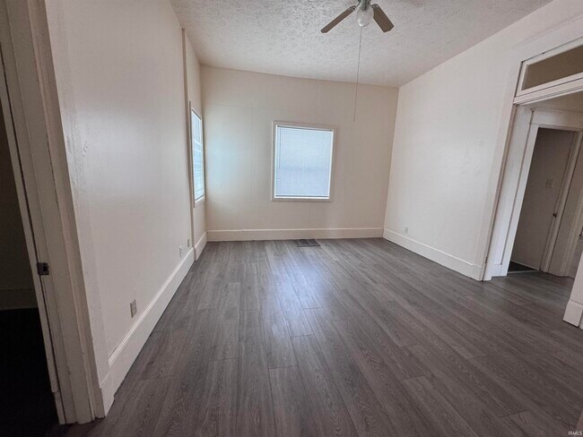 Foto del edificio - 614 W Charles St