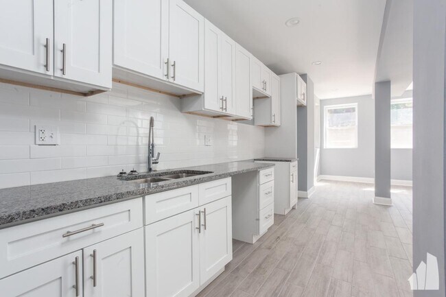 Foto del edificio - 3 bedroom in Chicago IL 60615