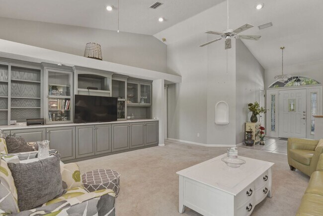 Foto del edificio - Must See Immaculate 3/2 Rainbow Springs with Lanai