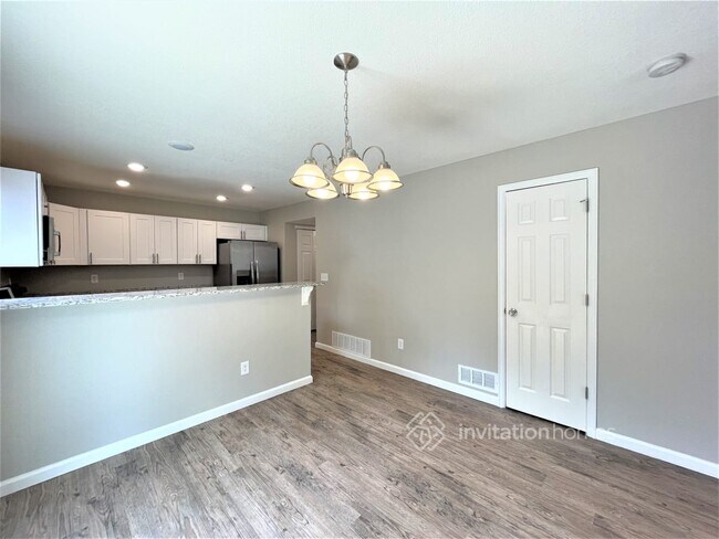 Foto del edificio - 5095 Weaver Dr