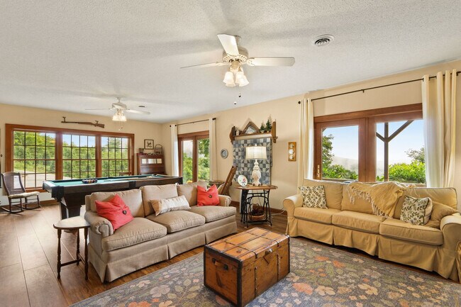 Foto del edificio - 573 Meadow Ave