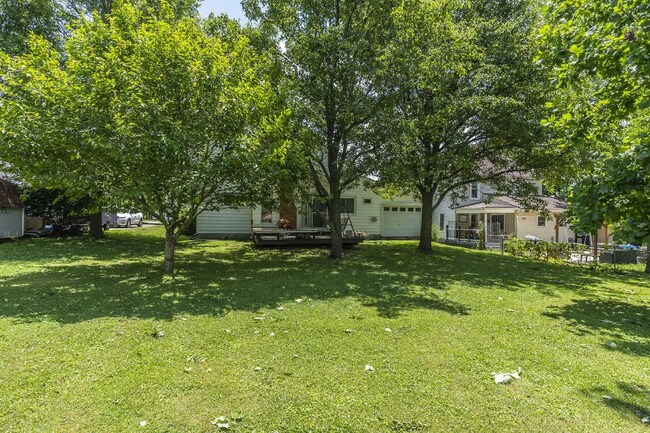 Building Photo - 105 Pleasantview St