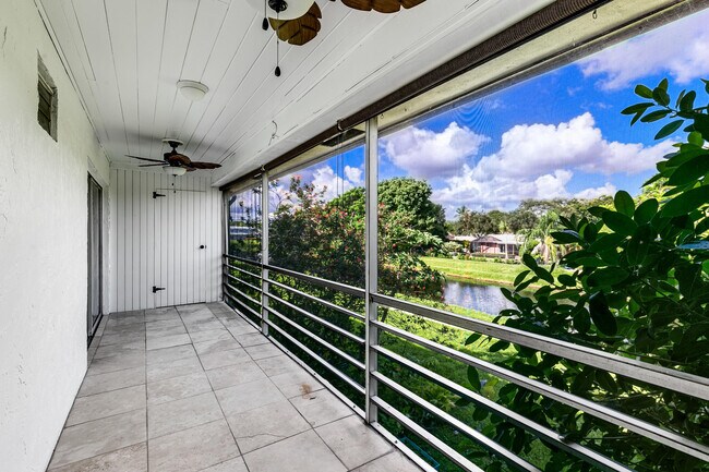 Building Photo - 10693 N Military Trl