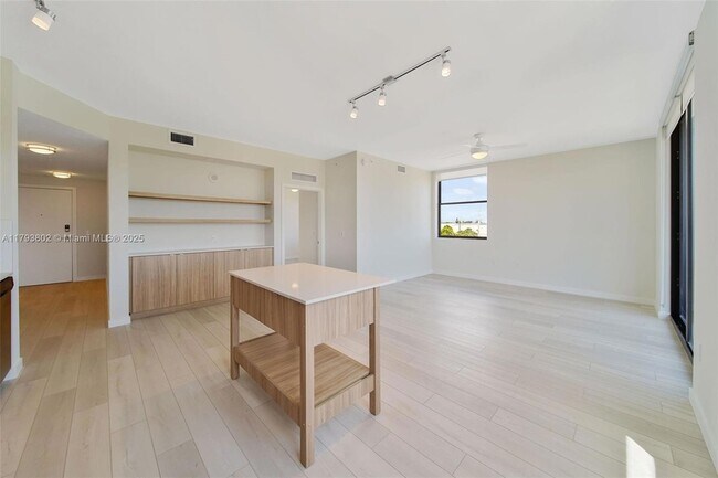 Foto del edificio - 555 NE 8th St