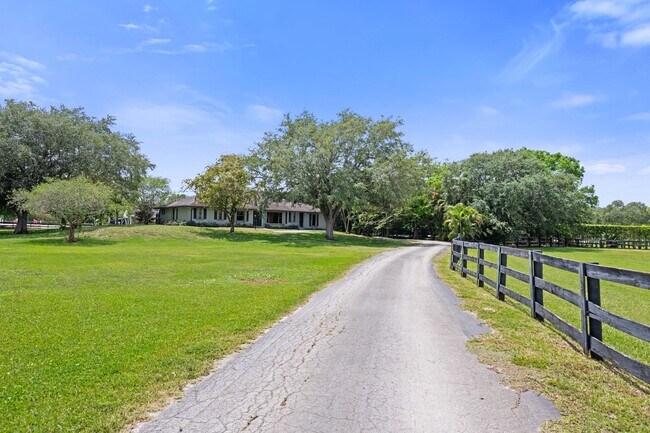 Building Photo - 16820 Deer Path Ln