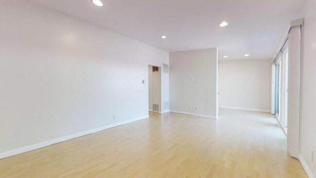 Building Photo - 503 Avenue G