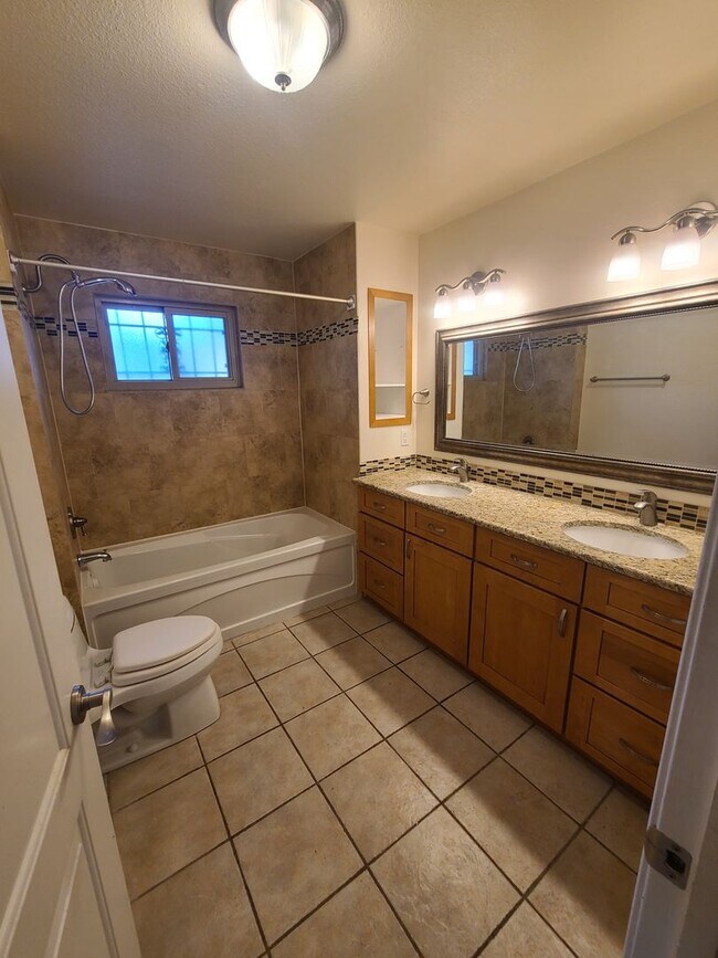 Foto del edificio - Beautiful 4BR+office home located in acade...