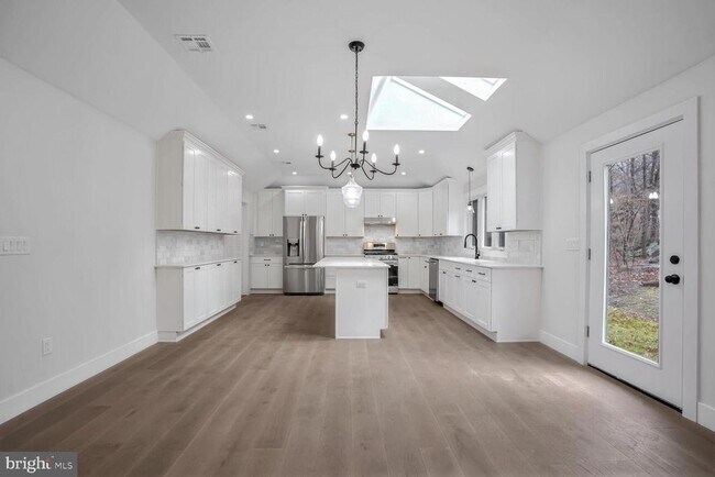 Foto del edificio - 358 Cherry Valley Rd