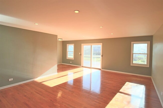 Foto del edificio - 2373 Crescent Ln S