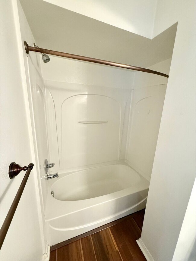 Foto del edificio - Spacious Studio Living in the Heart of Little Italy