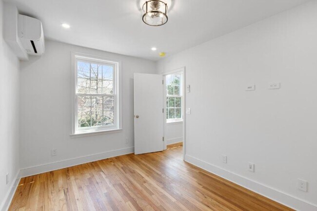 Foto del edificio - 2 bedroom in SUNNYSIDE NY 11104