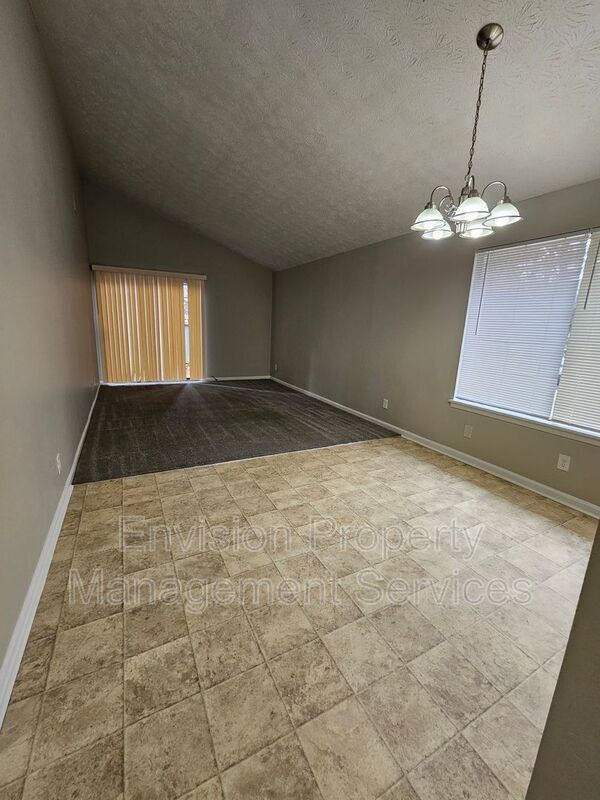 Foto del edificio - 8577 Pineview Ln