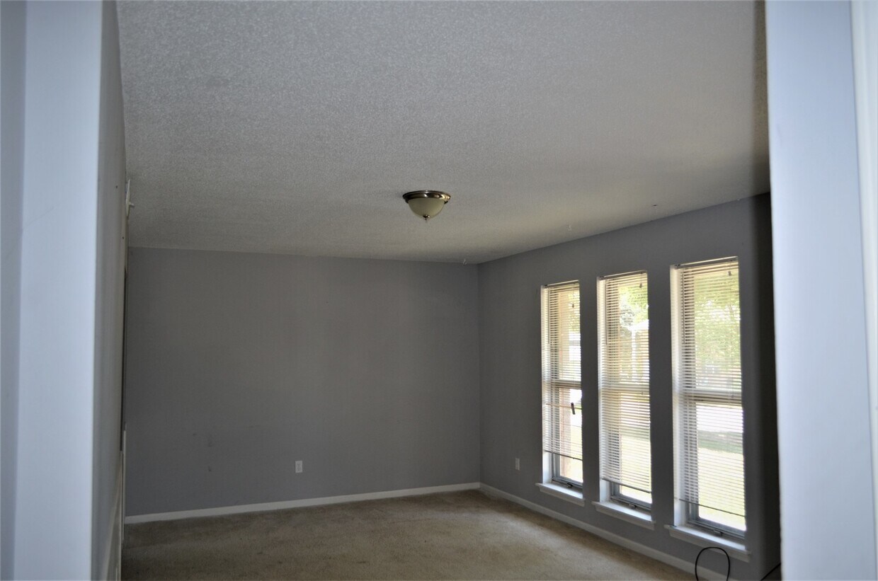 Foto del edificio - 201-203-203 Maple Grove Way