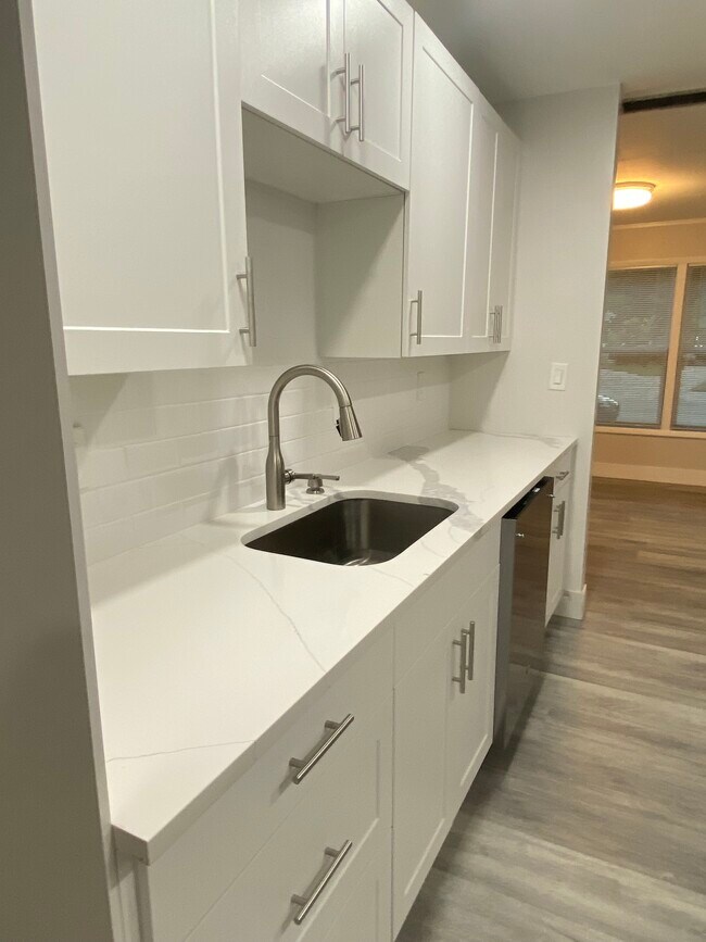 Building Photo - 6514 Garden Ave