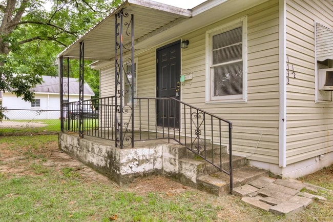 Front Porch - 1732 Telfair St