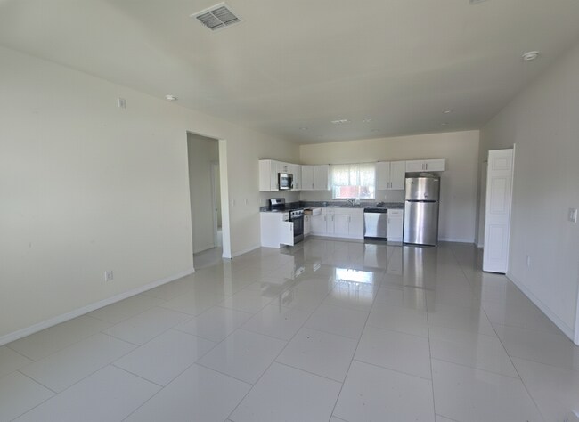 Foto del edificio - Must SEE- 3/2/1 single family home- South Lehigh Acres