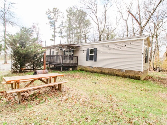 Building Photo - Nice home on a wooded lot! Minutes from Athens!