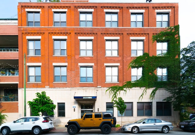 Primary Photo - 2525 N Sheffield Ave