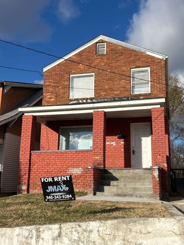 Foto principal - 711 McDowell Ave NW